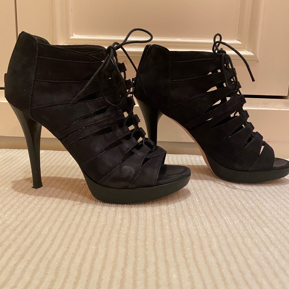Stuart Weitzman size 7 lace up heeled sandals